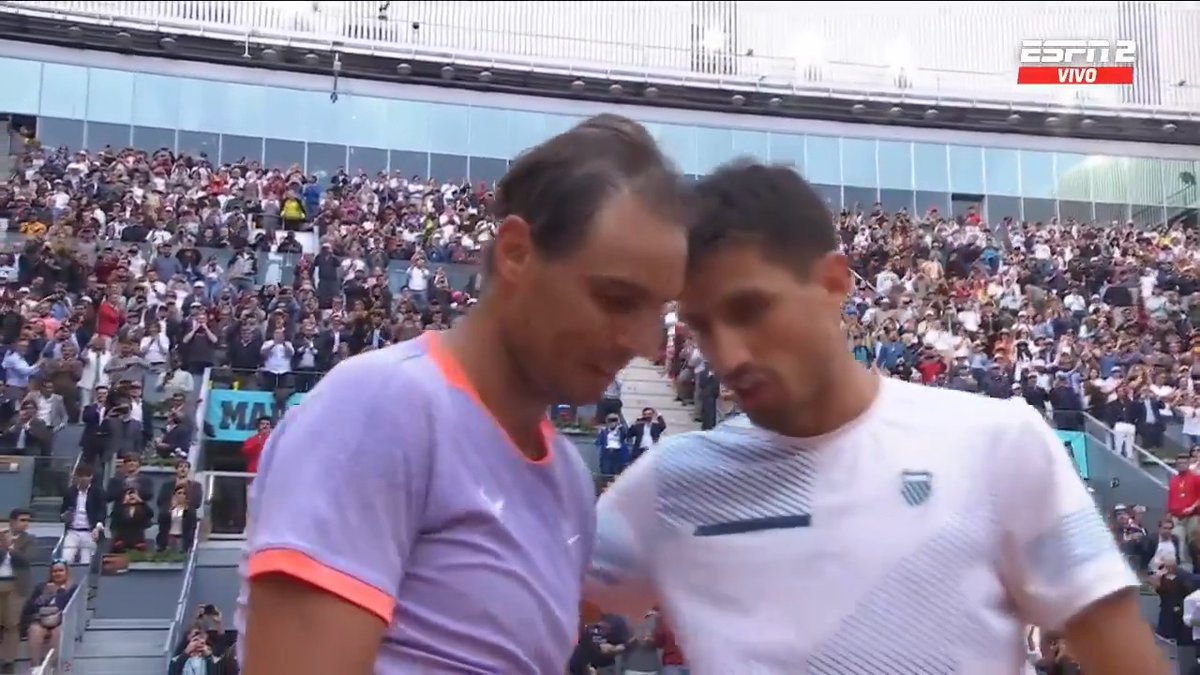 "CUMPLISTE MI SUEÑO. ¡GRACIAS! NO SÉ SI DEJA EL PROTOCOLO, PERO PUEDE QUEDARME CON TU CAMISETA" De Pedro Cachin a Rafael Nadal 👏
