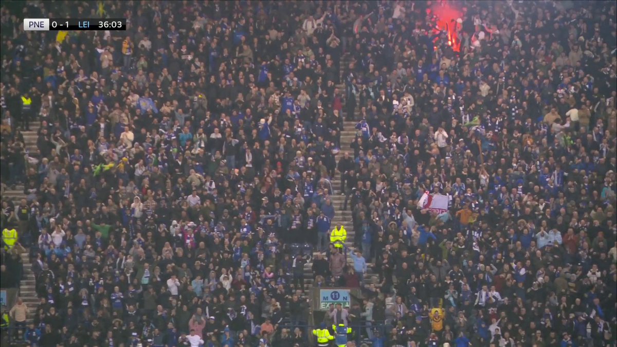 Jamie Vardy scores for Leicester and celebrates like a mad man right in front of the Preston fans 🤣🤣
