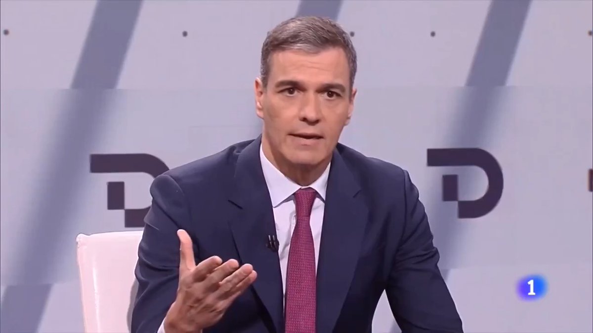 Son 10 años de acoso político y personal de una maquinaria del fango que ataca a quienes no piensan como ellos. La respuesta de la ciudadanía ha servido para abrir un debate necesario sobre como cuidar a la democracia frente a este peligro. Pedro Sánchez en Telediarios de TVE