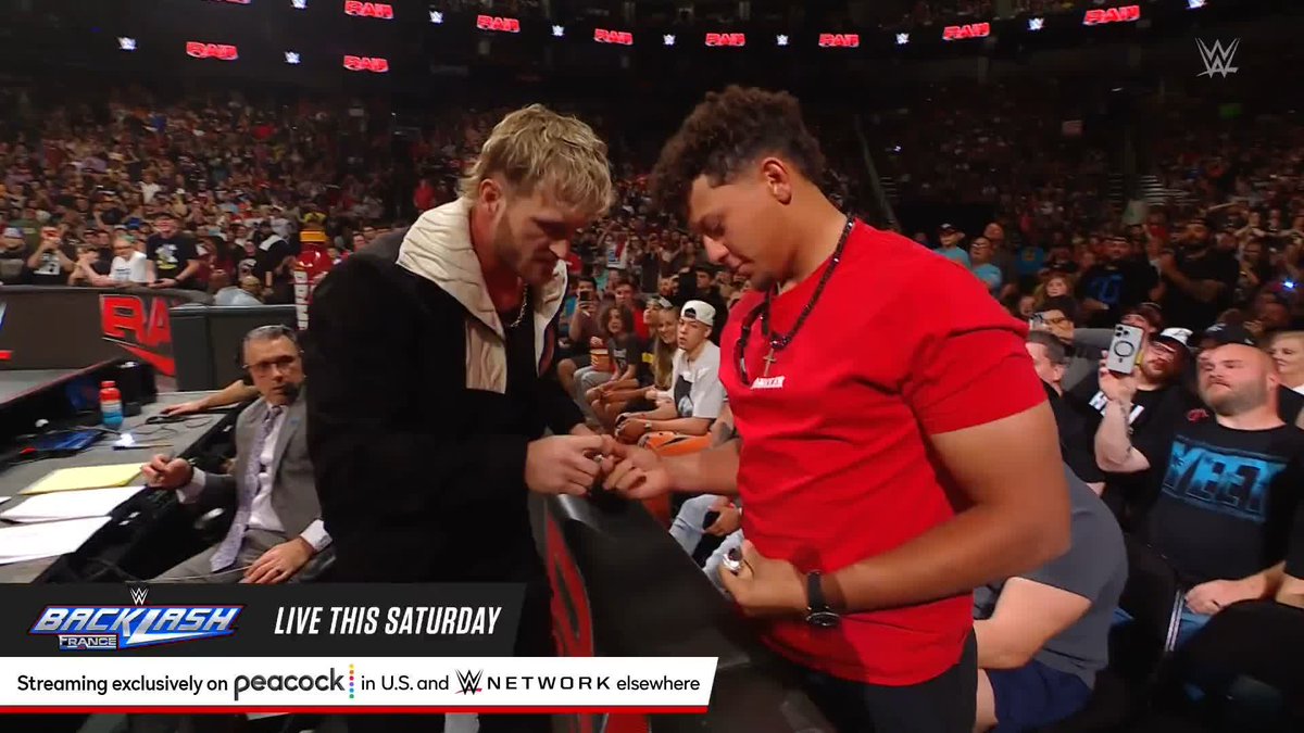 LOGAN PAUL USES PATRICK MAHOMES SUPER BOWL RINGS TO KNOCK SOMEONE OUT 😭😭😭