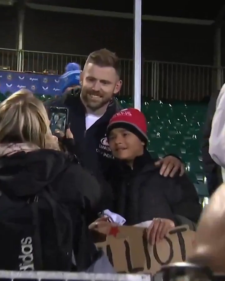"That's what this sport means to people!" 🥹 The moment Elliot Daly made this young fan's day. 🎥: PREM Rugby