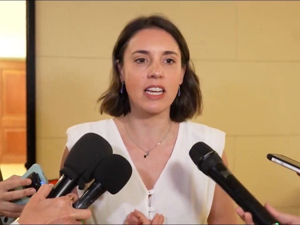 Podemos propone una jornada laboral de 35 horas semanales sin pérdida de salario, dos horas y media menos que la propuesta de Sumar: “Hay que garantizar tiempo para vivir, que no solo vivamos del trabajo a la compra sin tener tiempo de ocio”