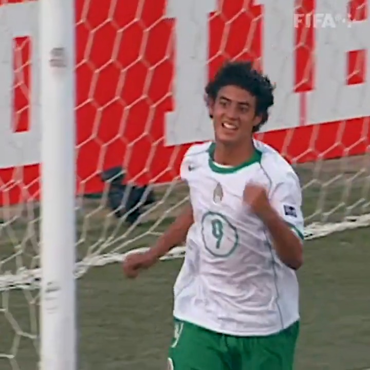 👶 Cuando @11CarlosV deslumbró al mundo siendo casi un niño. 🇲🇽 @MiSeleccionMX | #DiaDelNiño