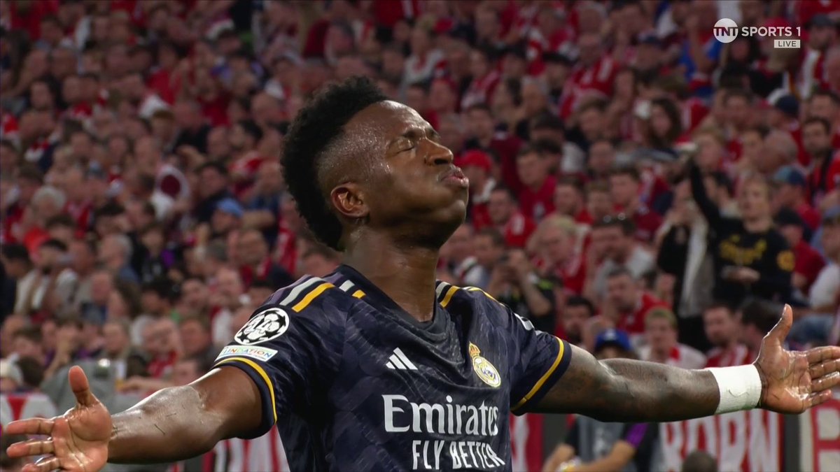 Vinicius Junior opens the scoring at the Allianz 💥 THAT pass from Toni Kroos... 😮‍💨 #UCL