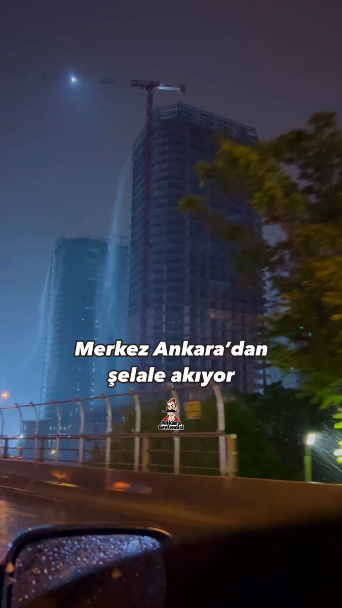 Ankara'da sağanak yağış etkili oluyor.