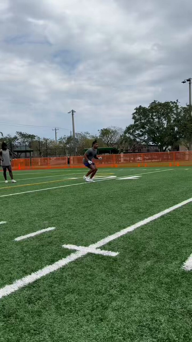 A true slot receiver that has no problems going outside. I can run any route in the route tree. Any opportunity! NFL CFL United Football League