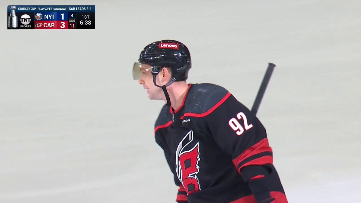 KUZY WITH HIS SIGNATURE MOVE! 🦅 He capitalizes on the penalty shot to give the Carolina Hurricanes a 3-1 lead in Game 5! #StanleyCup 🇺🇸: NHLonTNT (TBS) & @SportsonMax ➡️ 🇨🇦: Sportsnet or stream on Sportsnet+ ➡️