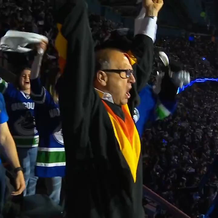 CRANK IT, STEAMER❗️ Stan Smyl got the home crowd rockin' before tonight's game! BCLC | #Canucks