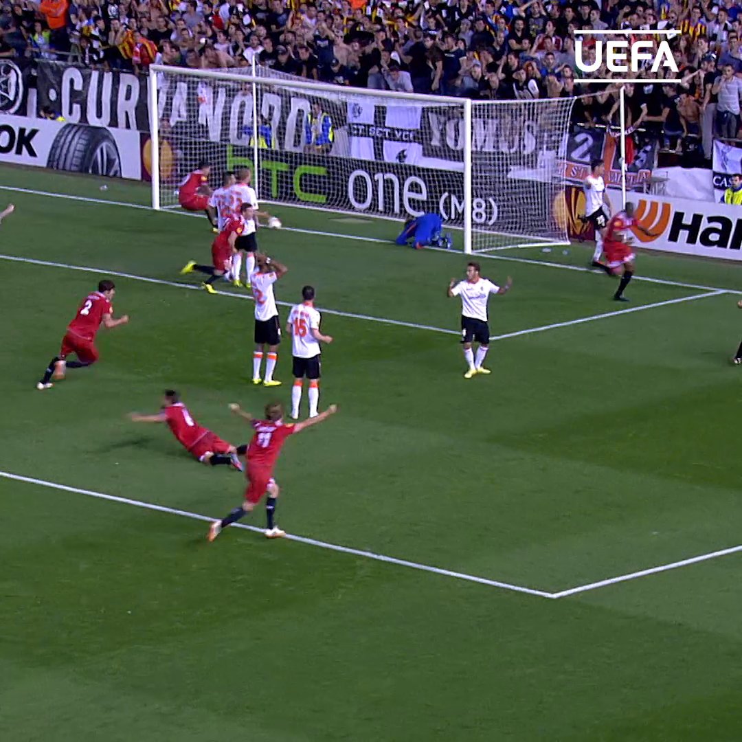 🗓 🔟 años del histórico gol de 𝗦𝘁𝗽𝗲́𝗵𝗮𝗻𝗲 𝗠𝗯𝗶𝗮 para el Sevilla FC ⚪🔴 #UEL | Sevilla Fútbol Club | #OTD