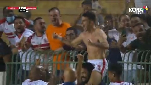 زي النهارده وقتها قعدوا يقولك ايه الضحك ده بتحتفلوا ليه كده اخدته كاس العالم ولا ايه خدنا الدوري منهم اعجازي بفارق نقاط كبير وجبناهم وعديناهم وطلعوا تالت دوري واحنا مقفول علينا القيد والنادي فيه مليون مصيبه الحاجات دي بتتنسي ويقولك محرومين معلش. 🤣🤣