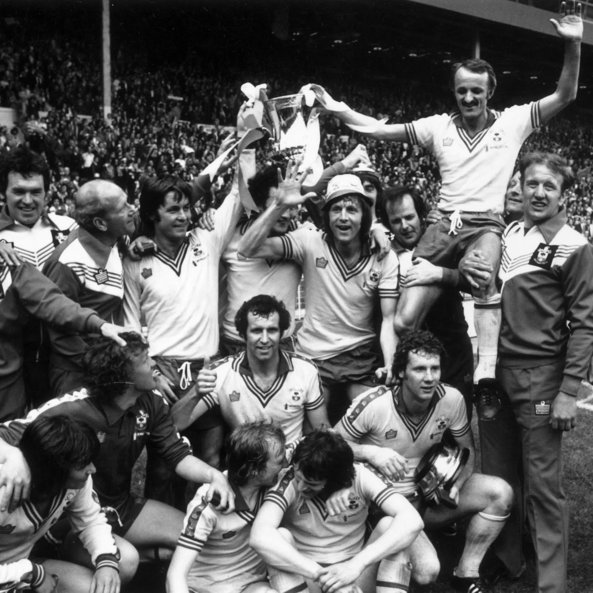 "The cup for Southampton!" 😍 #OnThisDay in 1976, we won the Emirates FA Cup 🏆