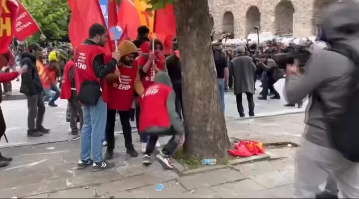 Polis’e Atmak için Kaldırım Taşlarını kırıyorlar İşte CHP ve Yol arkadaşları