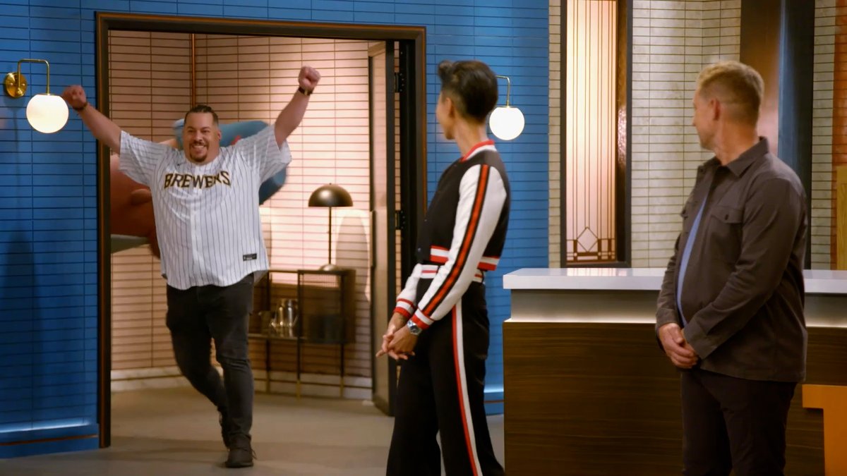 Tonight, get ready for a home run episode with #TopChef alumni Bryan Voltaggio and Amar Santana along with the @brewers!