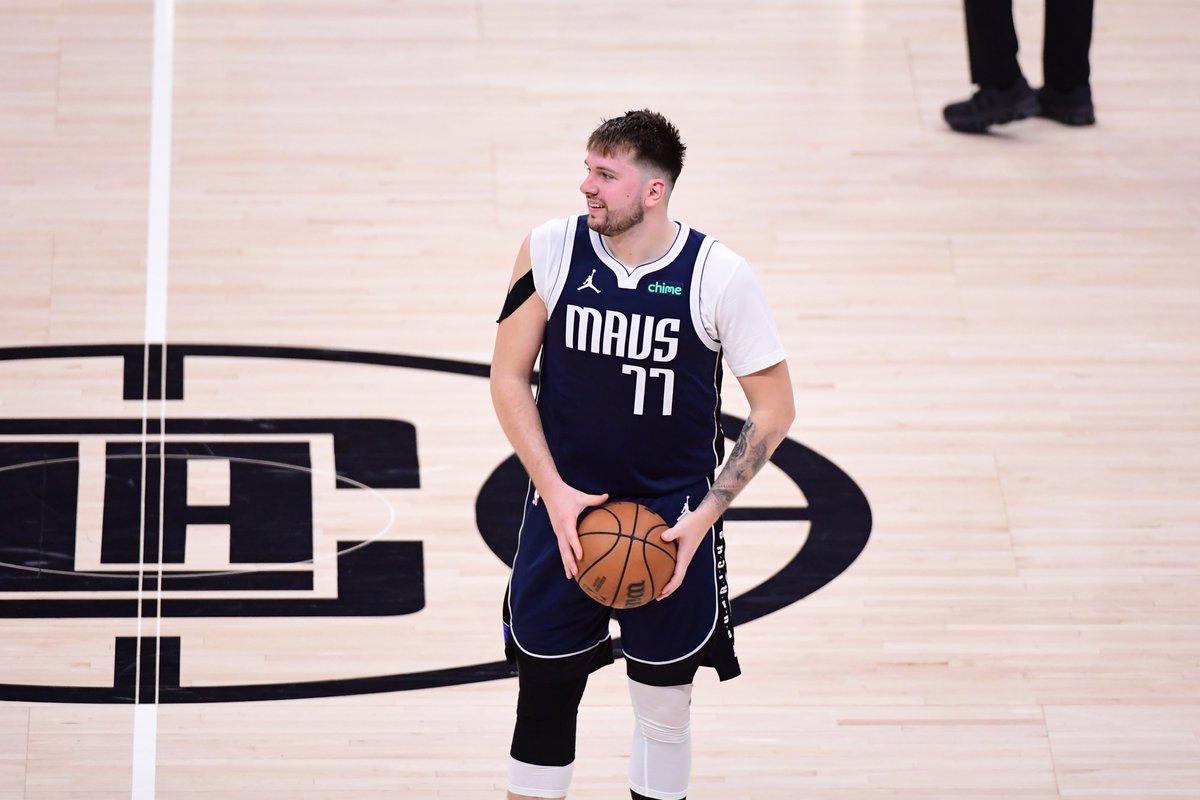¡La LOKURA de DONCIC se adueñó del GAME 5! 🪄🤪 💫35 puntos 💫10 asistencias 💫7 rebotes 💫1 recuperación Dallas pone el 3-2 en la eliminatoria. #NBAPlayoffs