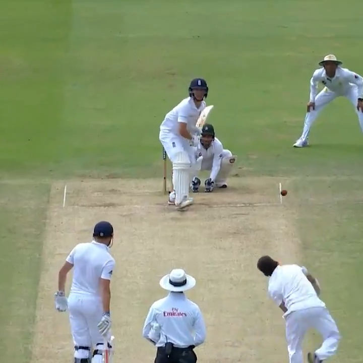 👏 A ten-wicket haul including this beauty to win the Test for Pakistan Cricket in 2016. Happy Birthday to Yasir Shah 🎉 #LoveLords