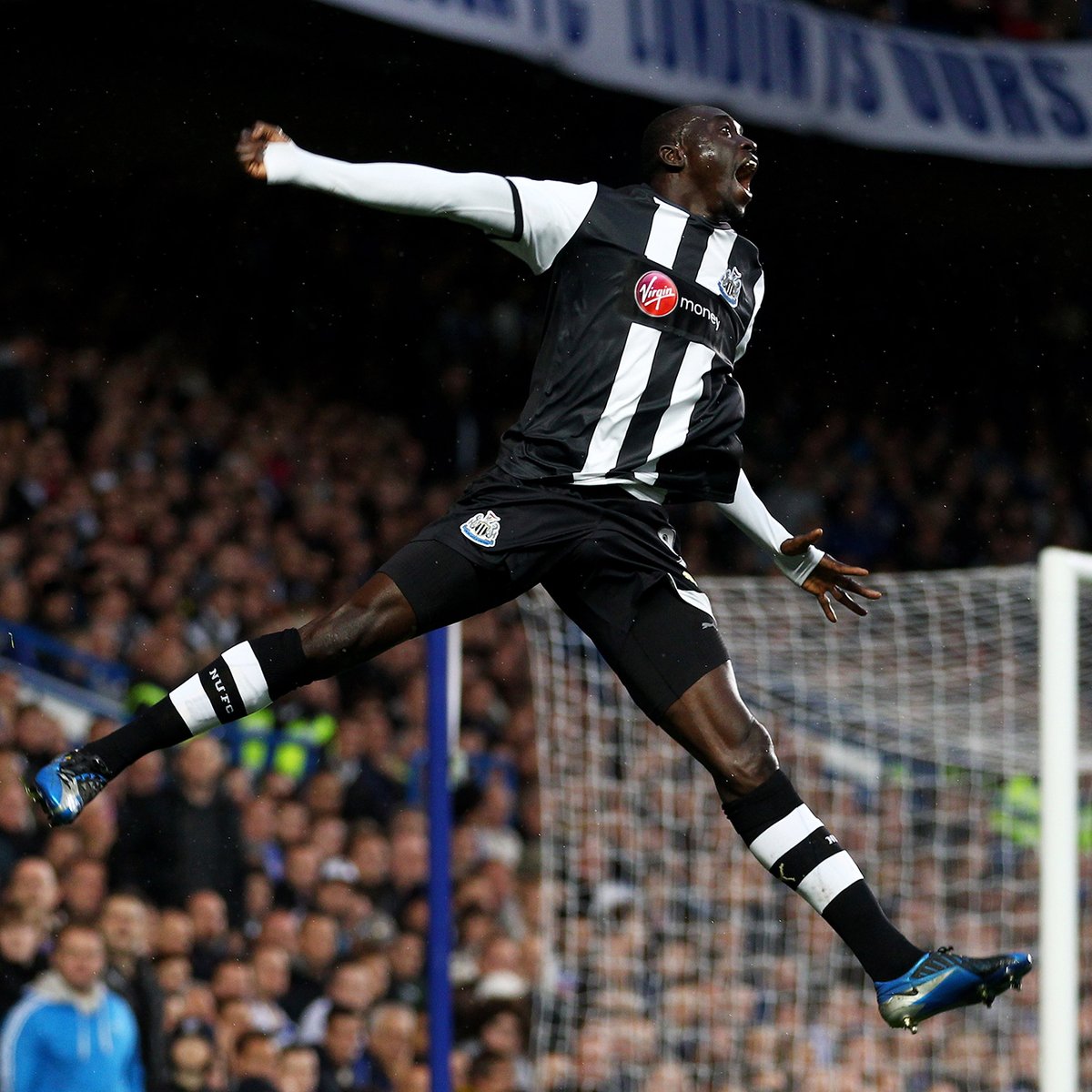 Still trying to figure out how Papiss Cissé pulled this off 12 years later 😱 (via Newcastle United)