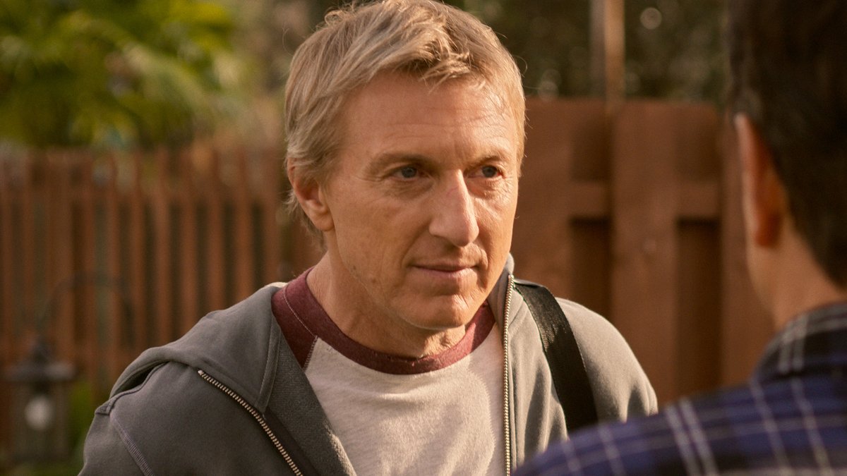 Já pode vestir o kimono! A 6ª e última temporada de Cobra Kai tá vindo FORTE. Vão ser 15 episódios: a parte 1 estreia em 18 de julho e a parte 2 em 28 de novembro. A parte 3 chega em 2025. 🥋🐍
