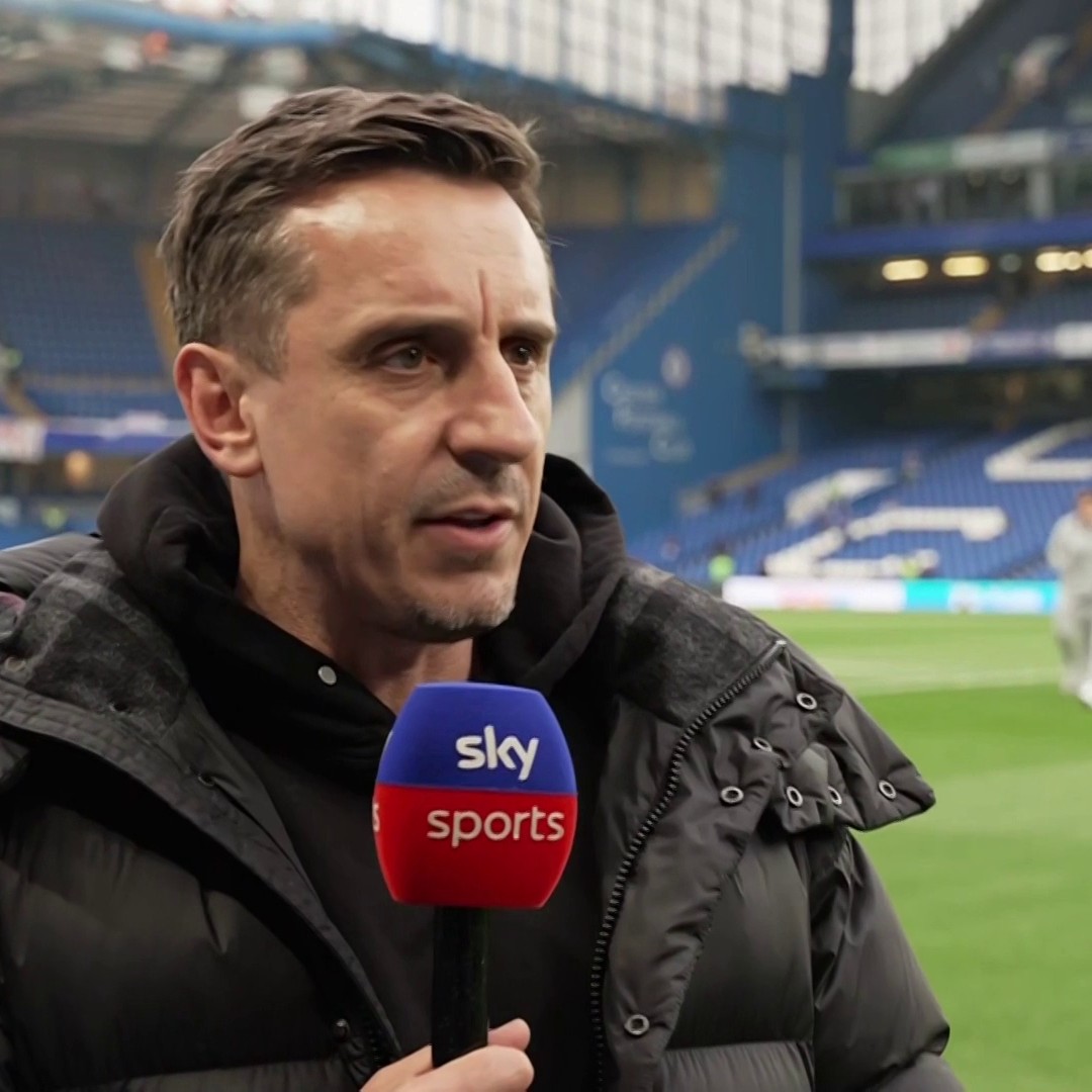 "It's impossible" 🗣 Gary Neville says there's no way that Manchester United's players are all for sale ❌