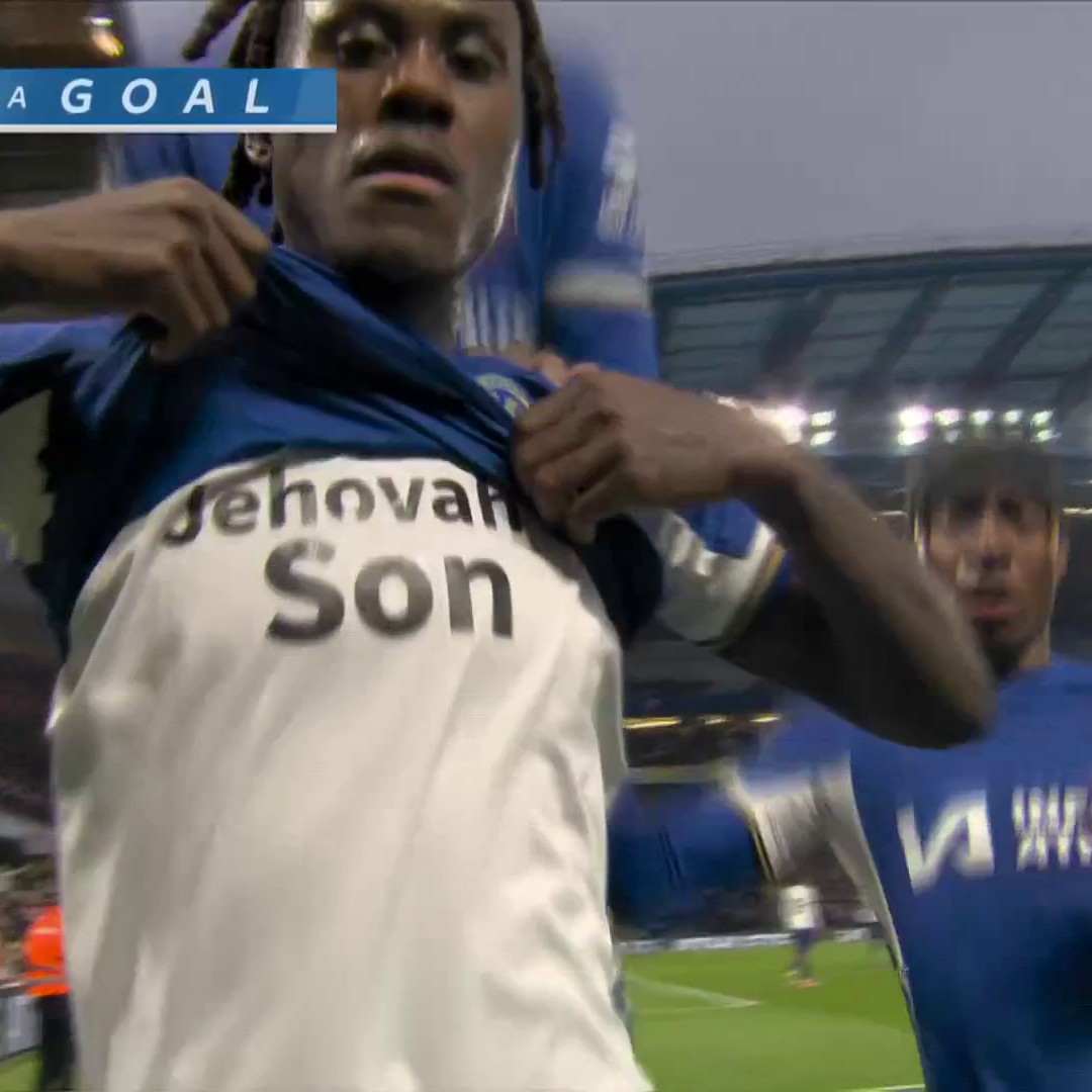 CHELSEA LEAD TOTTENHAM AT STAMFORD BRIDGE. Trevoh Chalobah's towering header makes it 1-0 to the hosts! 📺 Peacock | #CHETOT