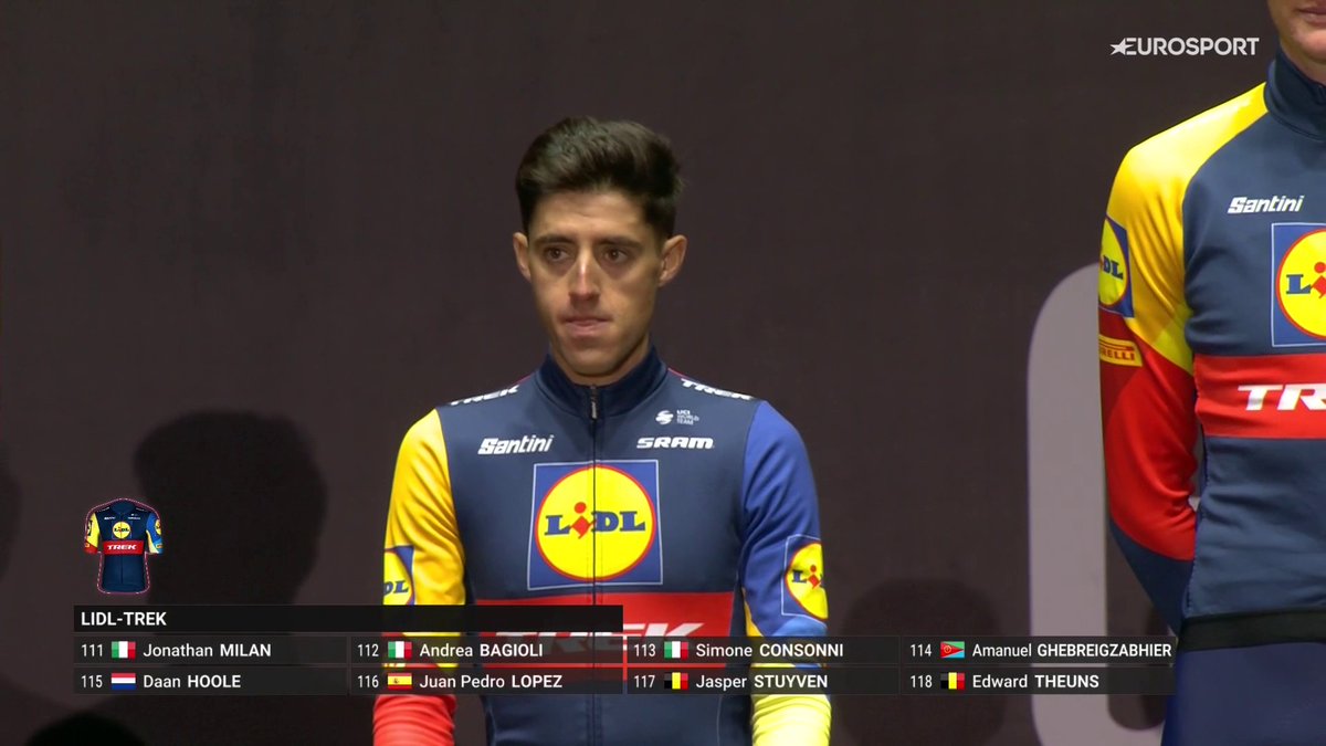🚴🇮🇹 | Karsten Kroon kan zijn lach niet inhouden als de camera van Lopez naar Hoole gaat. 🤣🤣 #GirodItalia 📺 Koers kijk je via discovery+