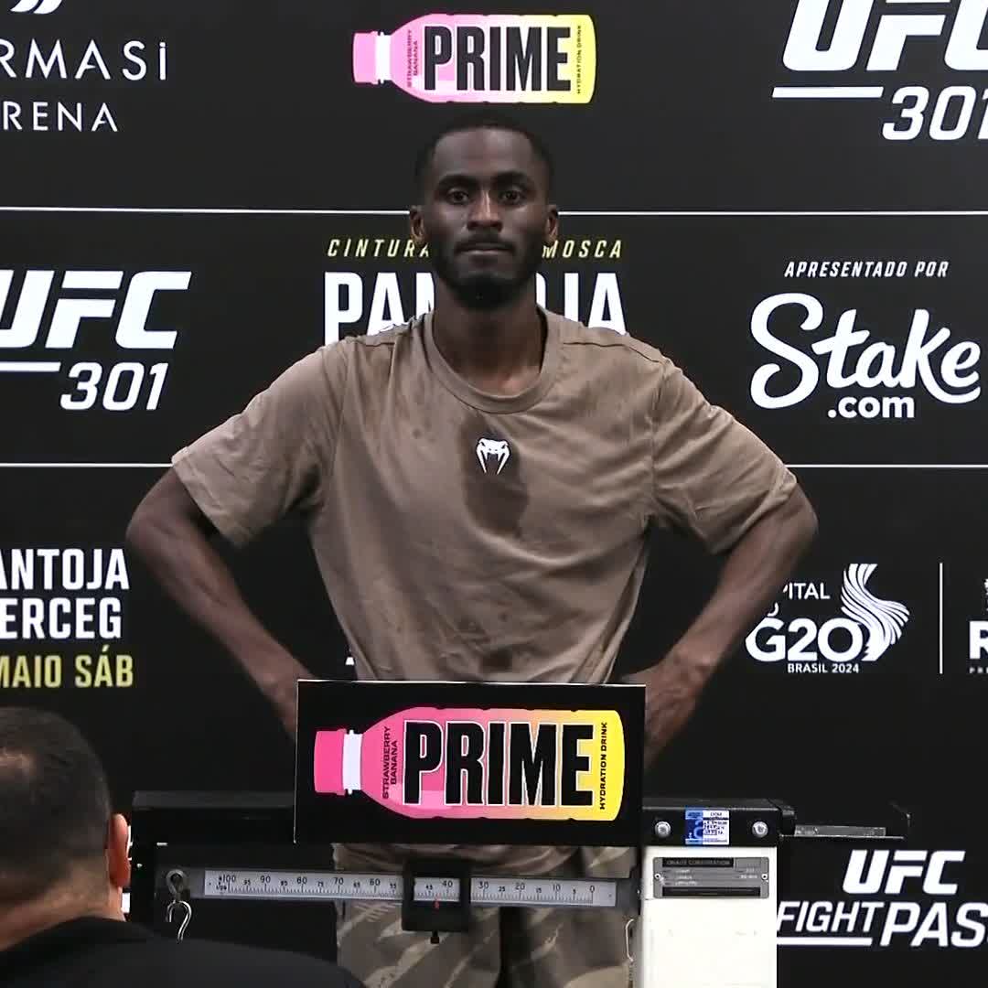 Gomis makes weight (143 with a 146 limit) which isn’t good sign to begin with and look at his state.