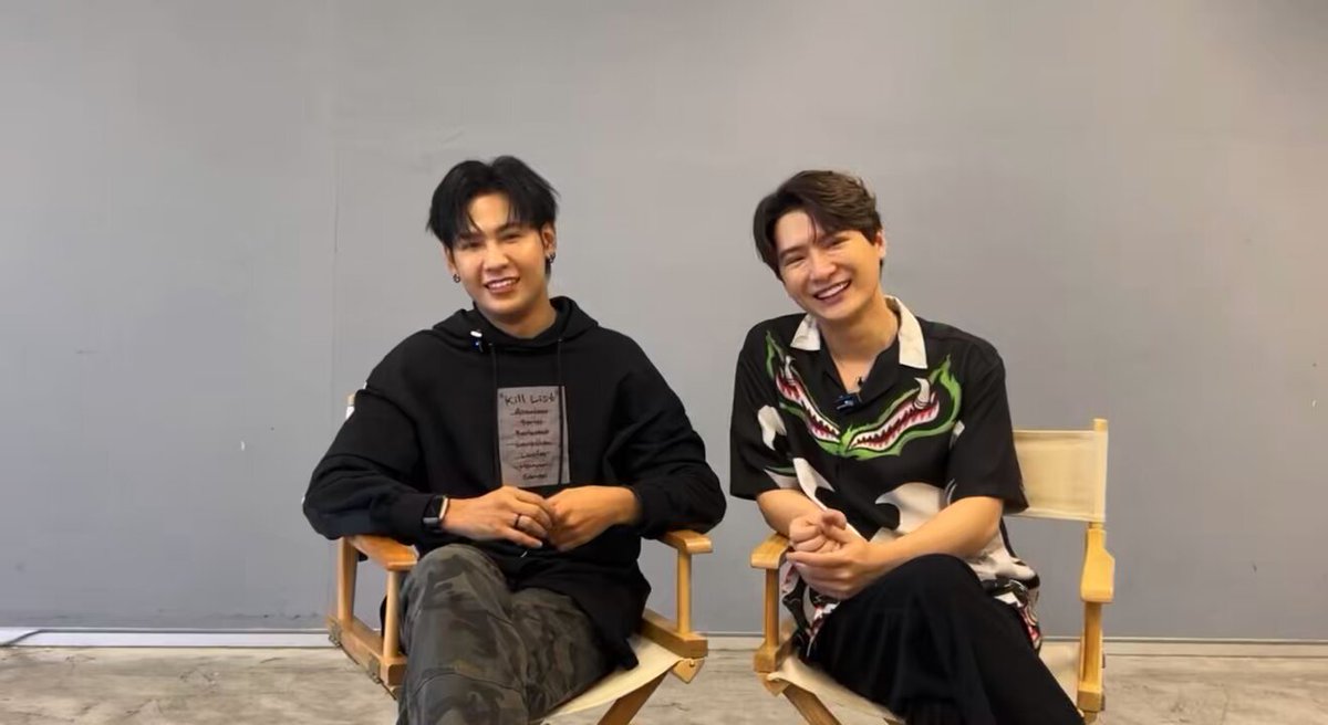: เราไปด้วยกัน : เราให้เกียรติกัน : เราต่างกัน เราพยายามหาตรงกลาง : safe zone ของกันและกัน : แค่อยากมี safe zone แล้วสบายใจ อยากมีความสุขทุกวันในการทำงาน : เอนจอยกับการทำงานมากขึ้น : คริส พีรวัส พิธีกรและศิลปินท่านหนึ่ง และ สิงโต ปราชญา นักแสดงท่านหนึ่ง นิยามคริสสิง ณ วันนี้ สิงโต 🦁 “กลับมาอยู่ใน safe zone ของตัวเอง มีประสบการณ์มากขึ้น มีความสุขมากขึ้น” คริส 🐢 “ครอบครัว” กุหลาบสีน้ำเงิน = การอดทน รอคอย และสมหวัง 🥺 PERAYA PARTY BEGIN AGAIN PRESS TOUR #KristSingtoFanMeeting #คริสสิงโต #ทีมพีรญา