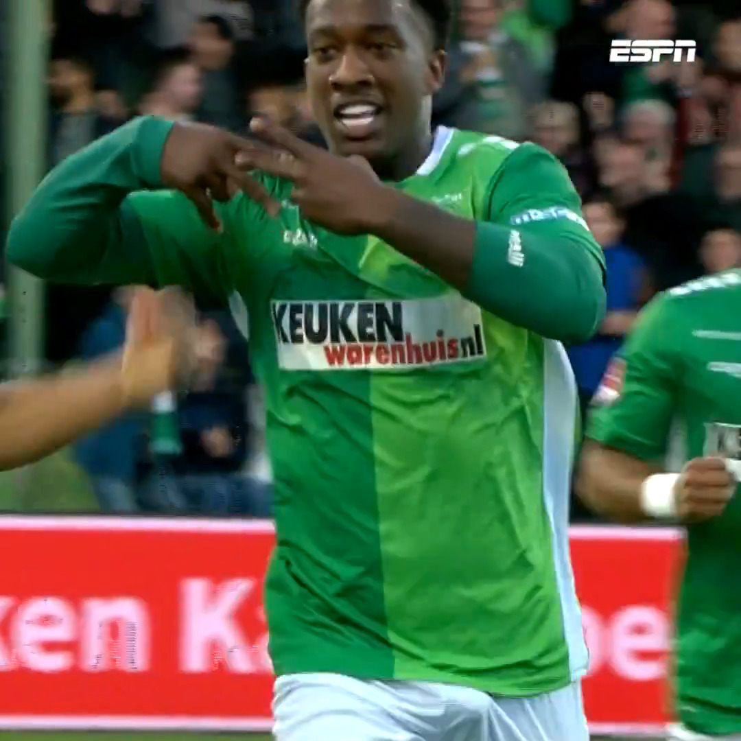 Shiloh 't Zand zet FC Dordrecht op 1-0 tegen Willem II 👀 📊 𝐕𝐢𝐫𝐭𝐮𝐞𝐥𝐞 𝐬𝐭𝐚𝐧𝐝: 1. Willem II - 75 punten 2. Roda JC - 73 punten — 3. FC Groningen - 71 punten 4. FC Dordrecht - 70 punten #dorwil