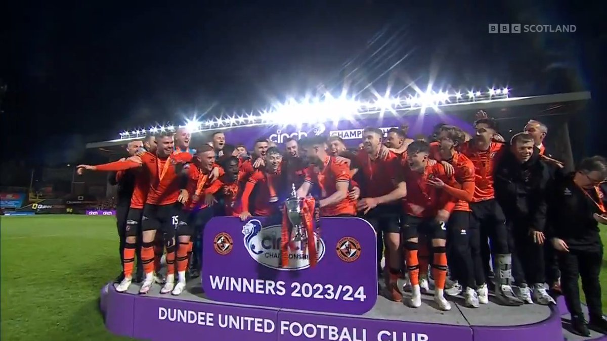 The trophy lift as Dundee United celebrate promotion back to the Scottish Premiership 🏆🥳 #BBCFootball