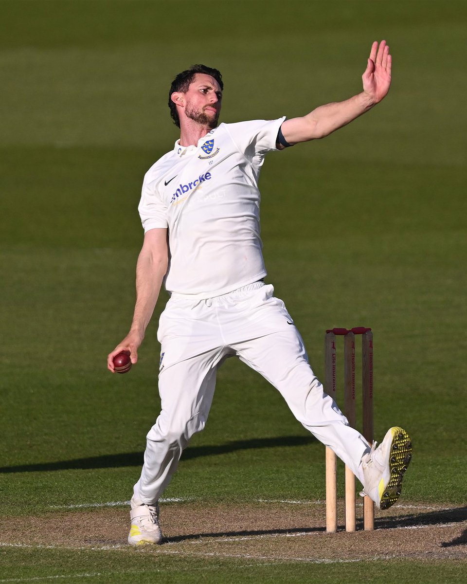 An underrated part of the Championship is the old-fashioned cartwheeling stump. International ones need heavy electronics in them, removing one of the great aesthetics of the game. 🤸
