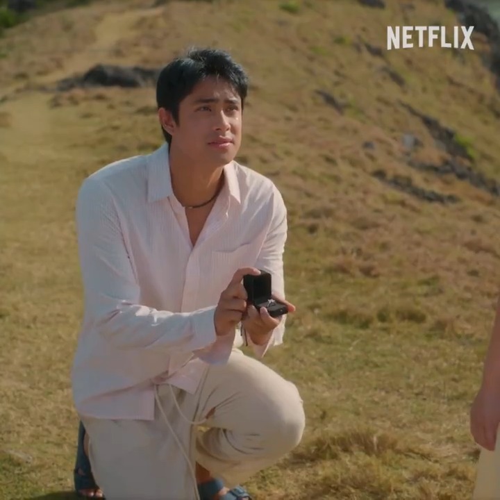 He knelt to the ground and pulled out a ring and said 💍💍💍 #DonnyPangilinan #BelleMariano #DonBelle #CantBuyMeLove #CBML #CBMLonNetflixEp145 #Netflix