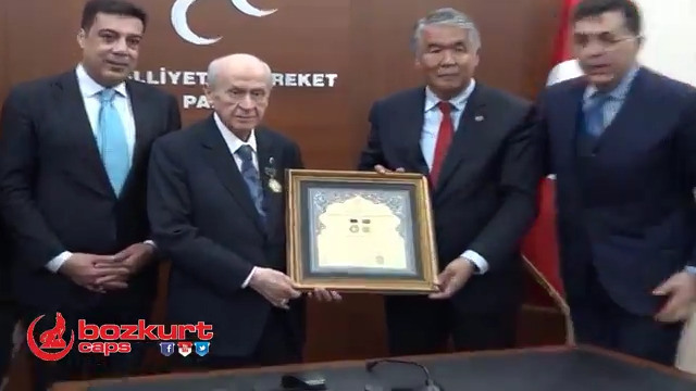 Lider Devlet Bahçeli'ye "Ahmed Cavad Onur Madalyası" takdim edildi.