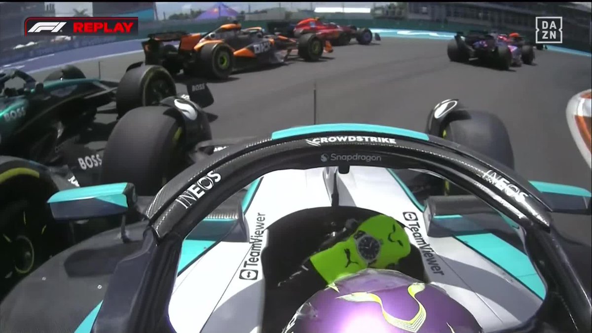 ¡ASÍ FUE LA SALIDA DE HAMILTON! 🤔 Se tiró con todo y acabó impactando con Alonso #MiamiDAZNF1 🇺🇸