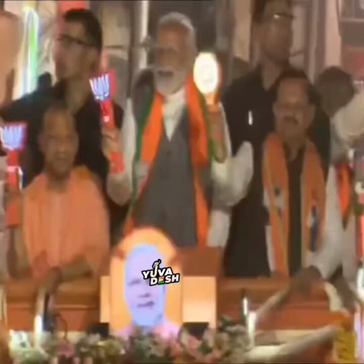 मोदी जी और camera के बीच कोई नहीं आ सकता 🤣🤣🤣