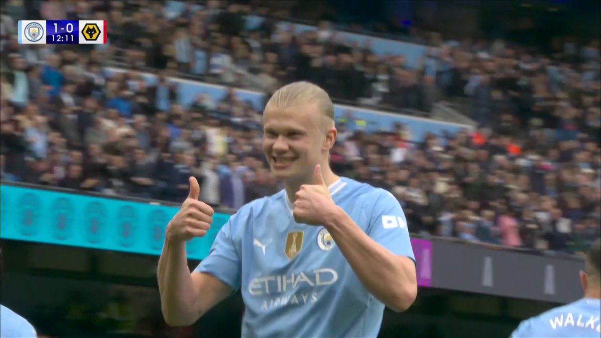 Erling Haaland scores from the spot 🎯