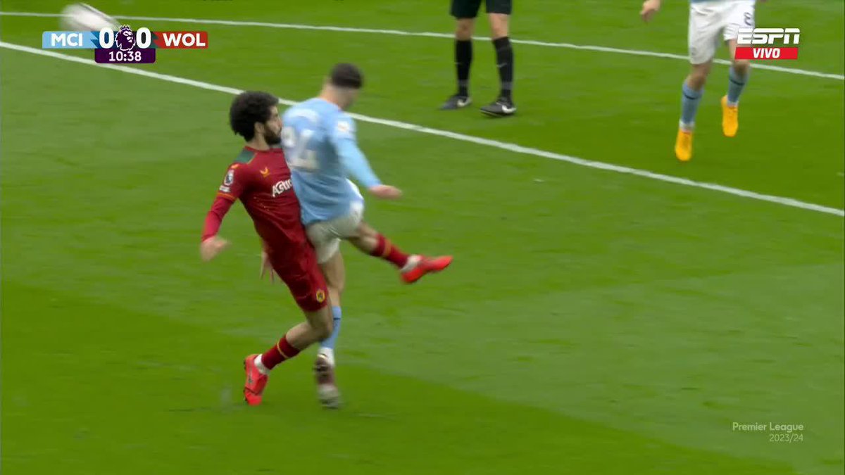 Increíble cómo los ingleses, siempre tan correctos y transparentes se dejaron colonizar y ahora son los prostitutos de los árabes con todo su dinero sucio. Liga robada. Man City es el reflejo de la corrupción en el deporte avalado por la Premier League.