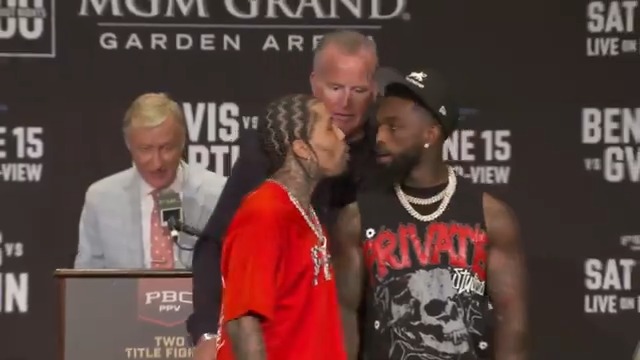 .Gervonta Davis and Frank Martin waste no time turning up the intensity. Watch LIVE: #TankMartin