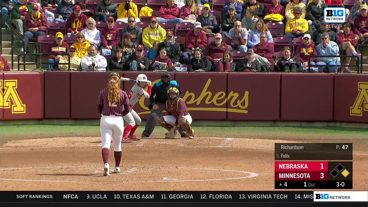 WATCH OUT 👀 sydney hamilton comin' in with a 3-run homer to snag the lead! 👏