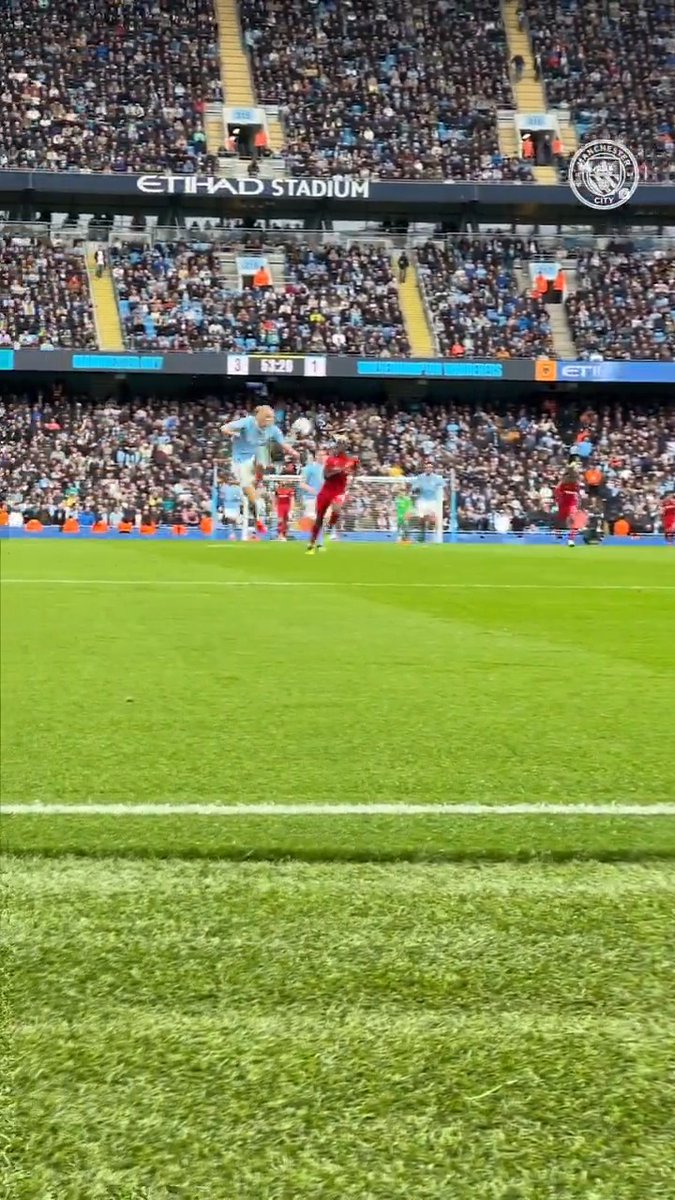 The pass. The touch. The finish. 🤯