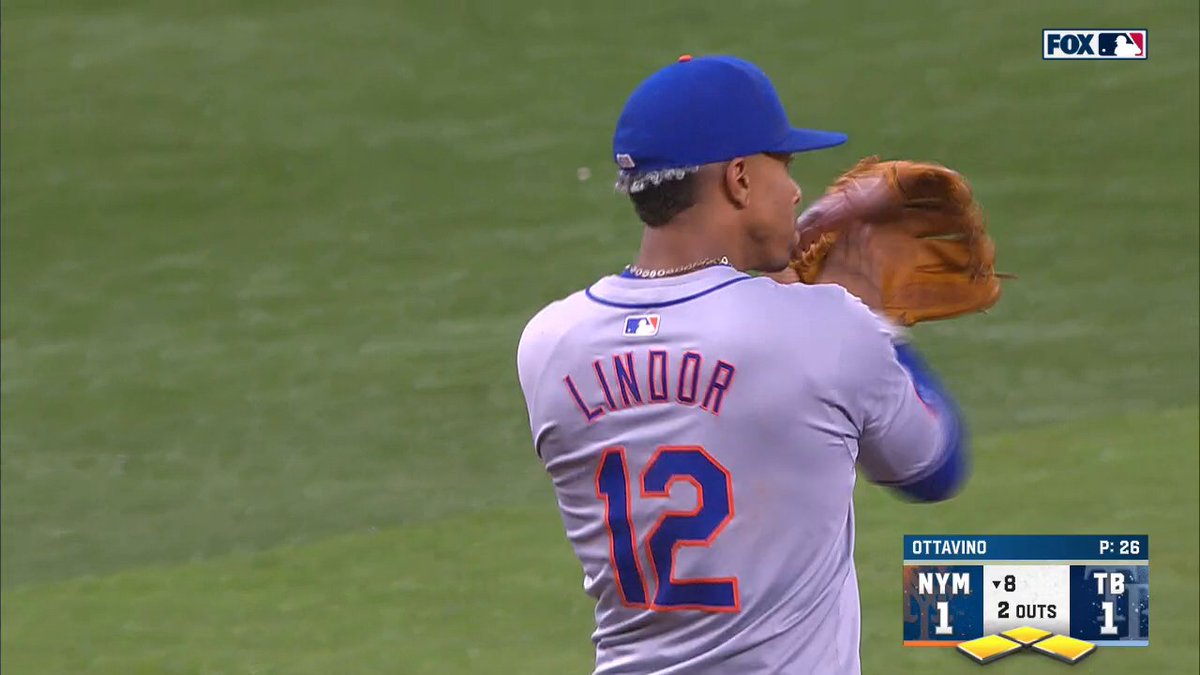 Lindor jugando béisbol 101. ¡GENIO! 🤯