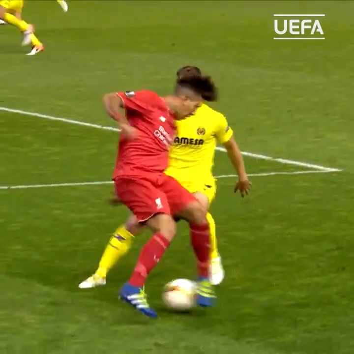 Eight years ago, Bobby Firmino took Roberto Soldado's soul 😮‍💨