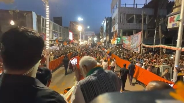 Highlights from a memorable roadshow in Kanpur! It’s clearly BJP all the way…