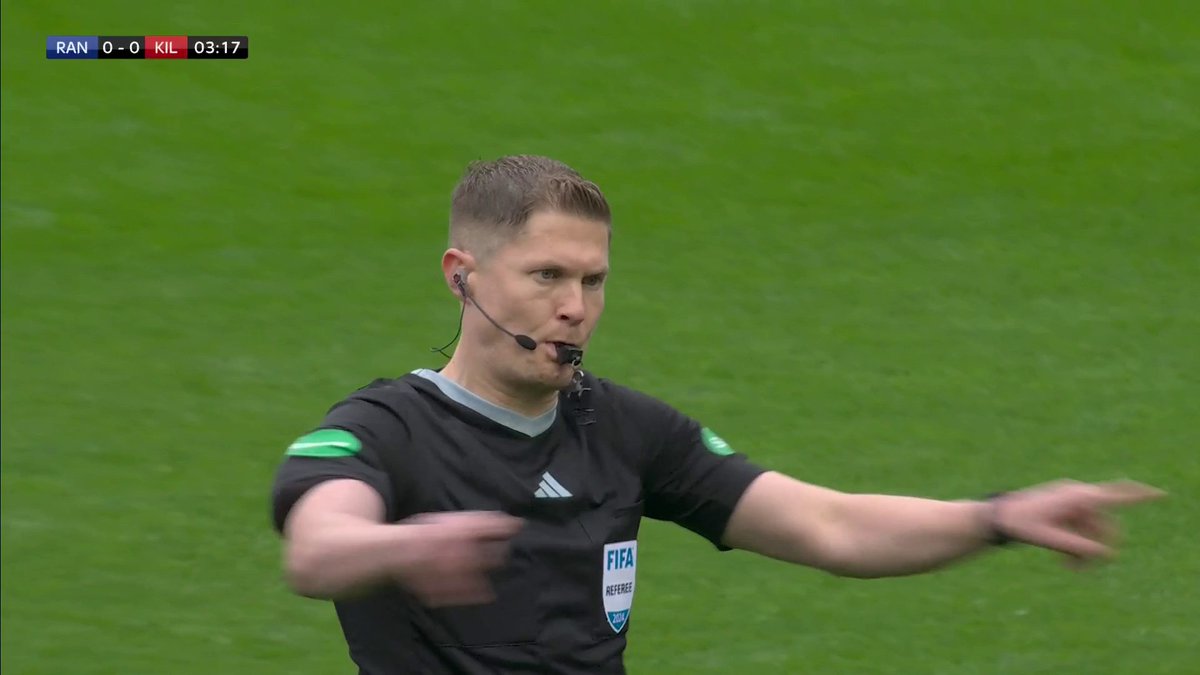NO PENALTY 🖥️ ❌ Rangers have an early spot kick shout ruled out after a lengthy VAR review. Was it the right decision❓