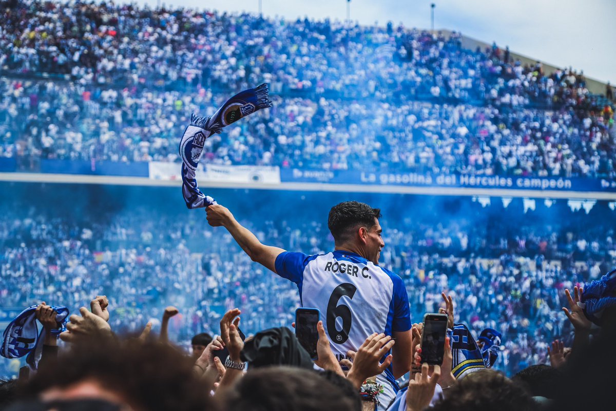 😍 ¡𝗟𝗢𝗖𝗨𝗥𝗔 𝗕𝗟𝗔𝗡𝗤𝗨𝗜𝗔𝗭𝗨𝗟! 🤍💙 El Hércules CF 💙🤍💯 continuará escribiendo su historia en #PrimeraFederación. 🔝 Una vez más: ¡¡𝗘𝗡𝗛𝗢𝗥𝗔𝗕𝗨𝗘𝗡𝗔!!