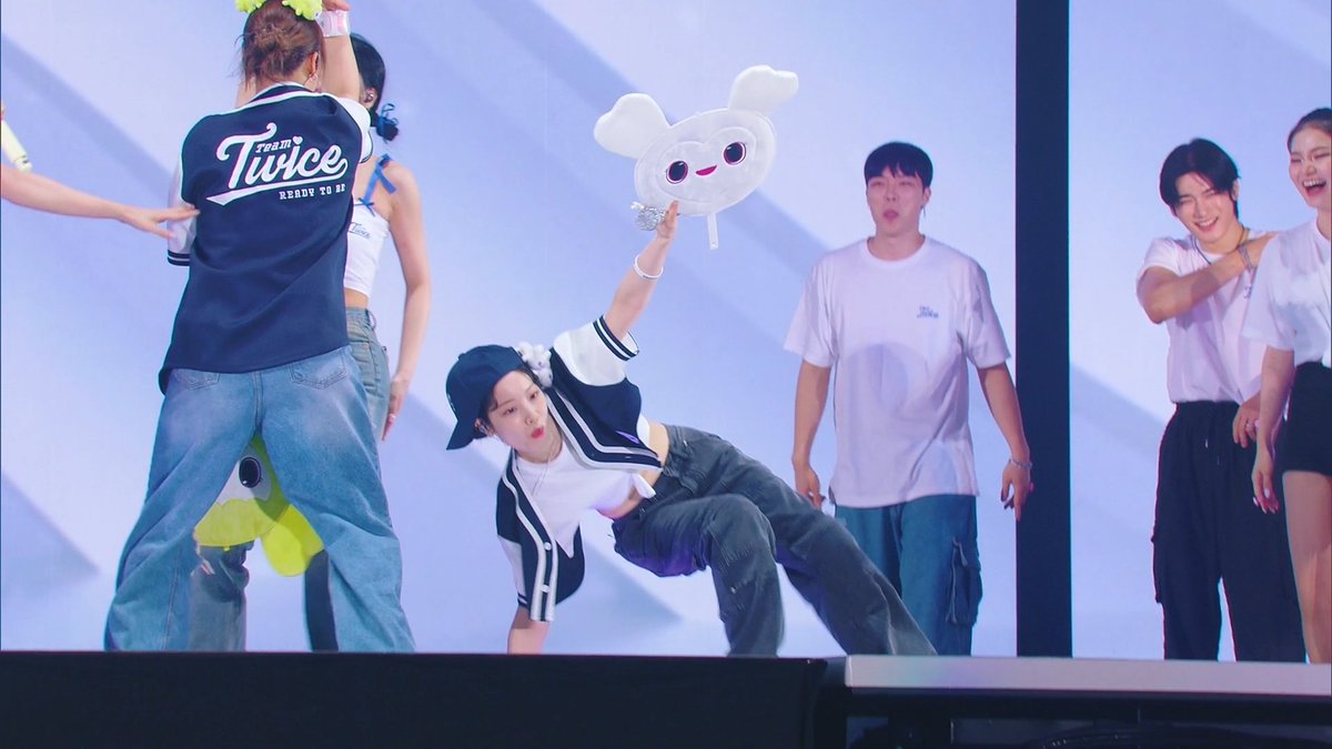Their chaotic little dance battle, why are they like this ๐ญ๐ญ