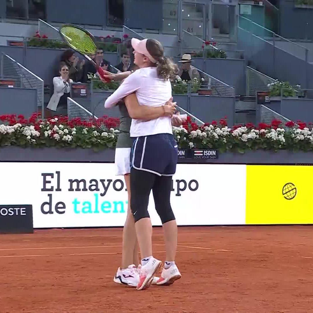 Home is where the HEART is ❤️🏆🇪🇸 Just listen to the crowd as Cristina Bucsa &amp; Sara Sorribes clinch the 2024 #MMOPEN doubles title!!! #MMOPEN
