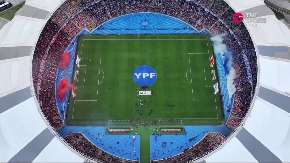 🎉 EL RECIBIMIENTO para Estudiantes de La Plata y Vélez en el Madre de Ciudades de Santiago del Estero. 🏆🇦🇷 Se viene la FINAL de la Copa de la Liga 2024.