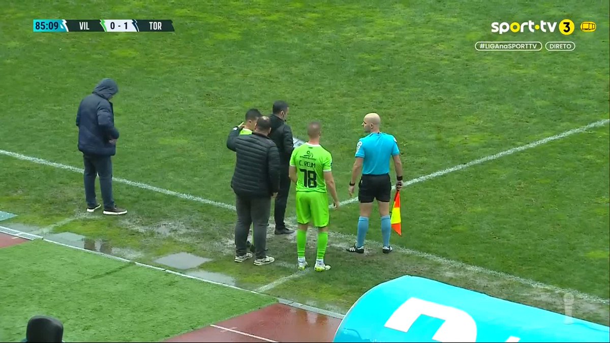 Paris Hilton’s brother-in-law Courtney Raum made his debut for Länk Vilaverdense today. The 45-year-old has never played professional football in his life, but after investing in the club, he was given a chance to fulfill his ambitions.