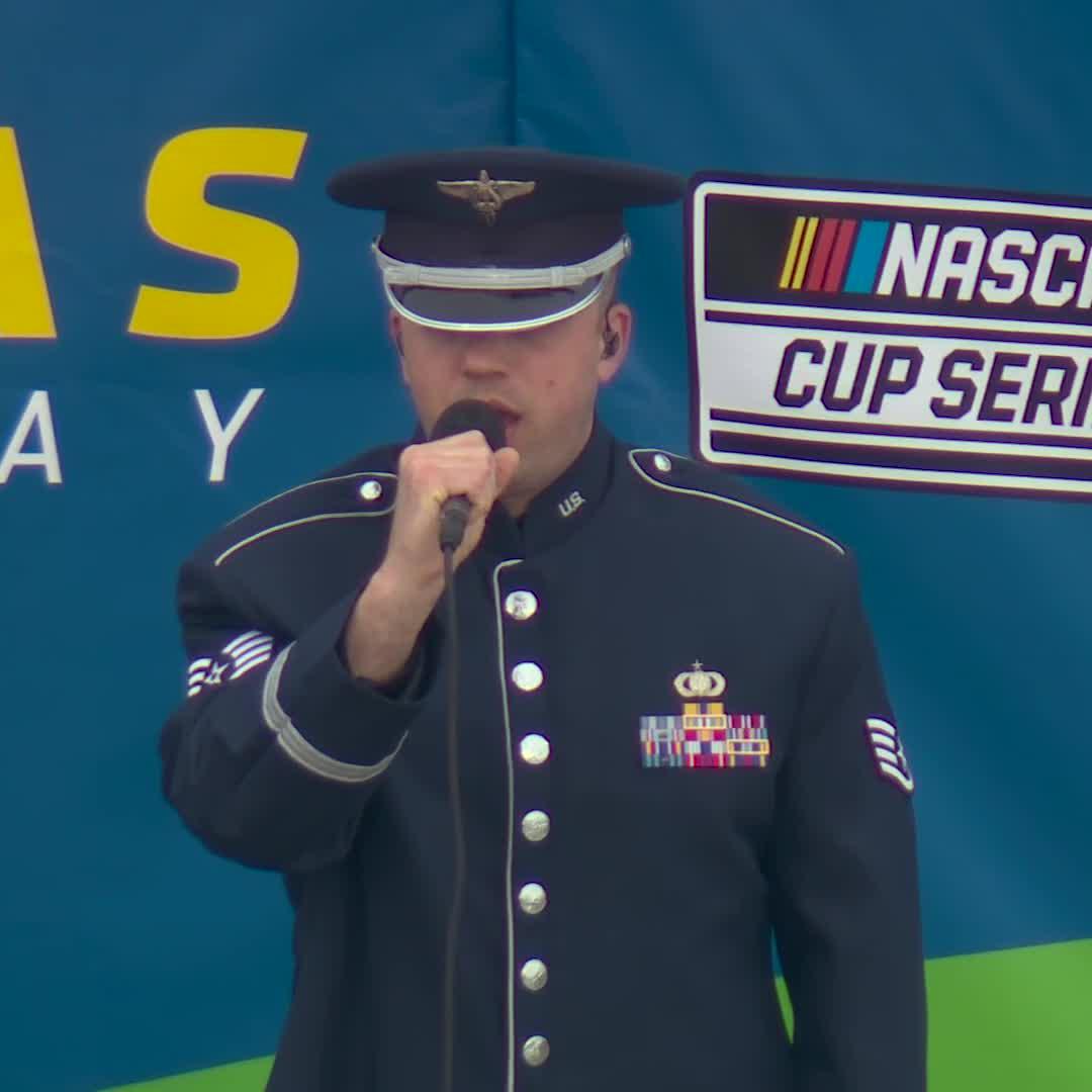 A beautiful anthem and we are ready to go! Time to get to FS1! 🏃🏃‍♀️🏃‍♂️💨