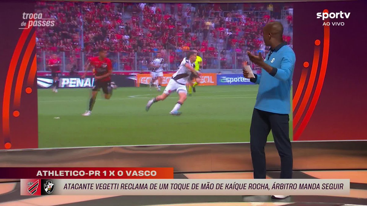O comentarista de arbitragem PC de Oliveira afirma que o zagueiro Kaíque Rocha, do Athletico, deveria ser expulso após mão na bola em disputa com Vegetti.