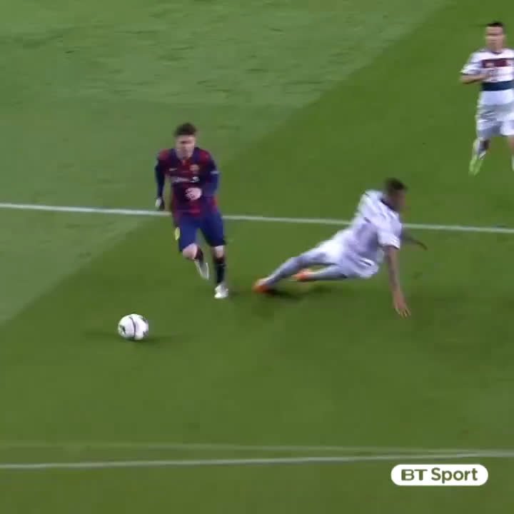 On this day, 9 years ago, Lionel Messi broke Jerome Boateng’s ankles before chipping Manuel Neuer 🐐🥶 Simply sensational.